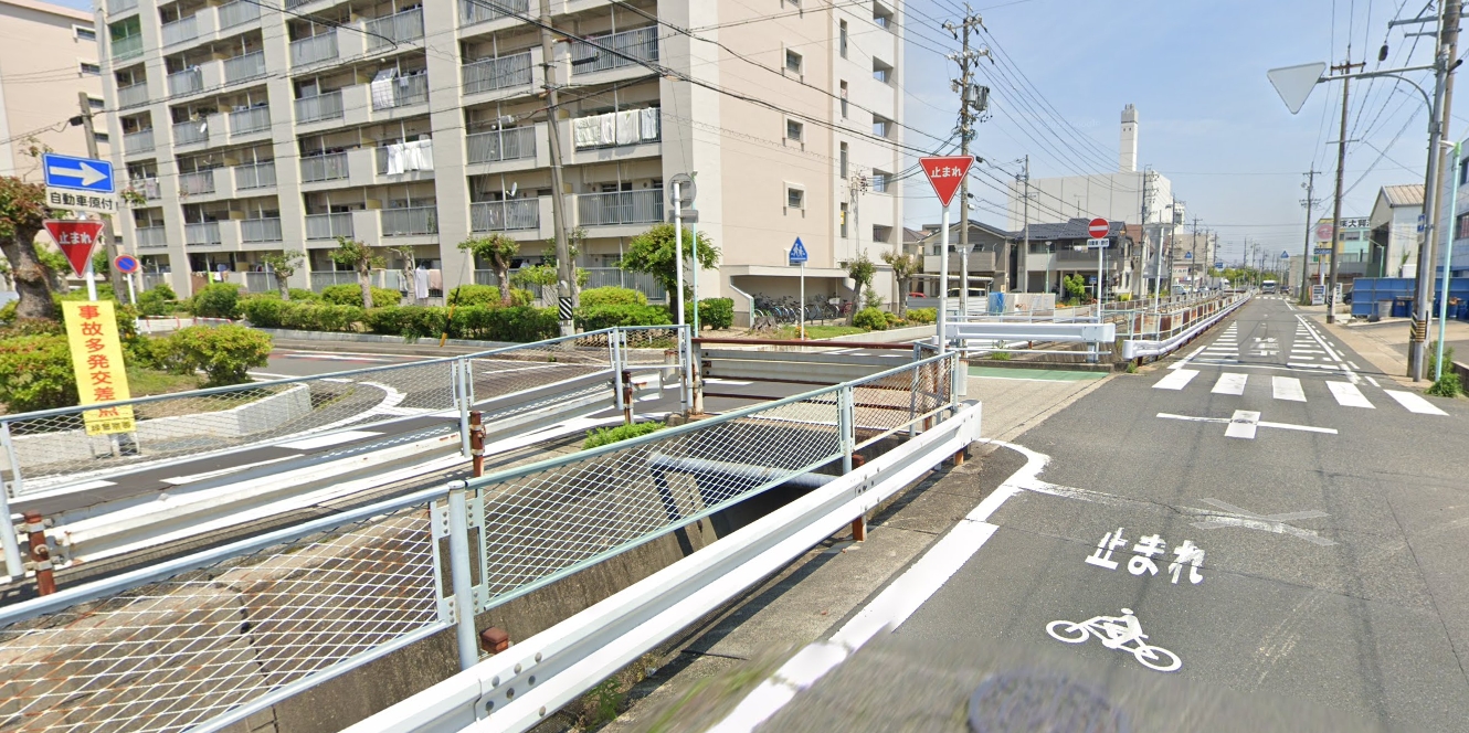 一方通行だけど逆走前提で停止線???