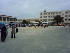 校庭に集合
