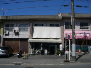 店先を正面から