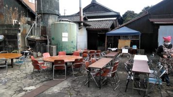 酒蔵見学会開場前の飲食スペース