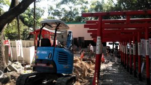 成海神社 東宮稲荷社へのスロープを工事中