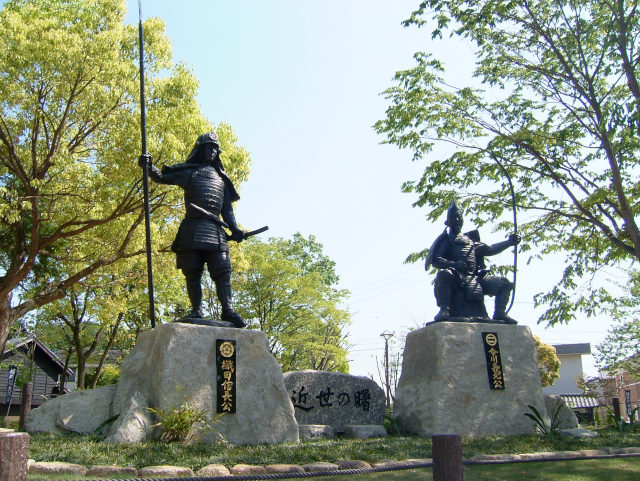 信長と義元の銅像